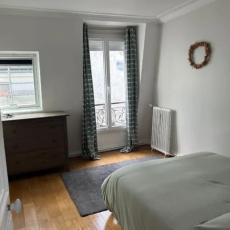 Apartment Sur Les Toits De Vue Tour Eiffel 4 *
